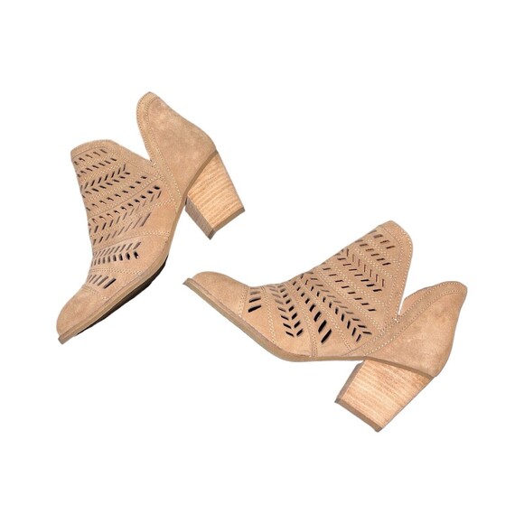 FRYE AND CO 7.5 M Allister Feather Bootie Light Burgundy Suede Perforated Ankle - Picture 1 of 7